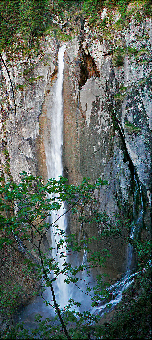 Großer Wasserfall Pochtenfall, Berner Oberland, Schweiz, Alpen