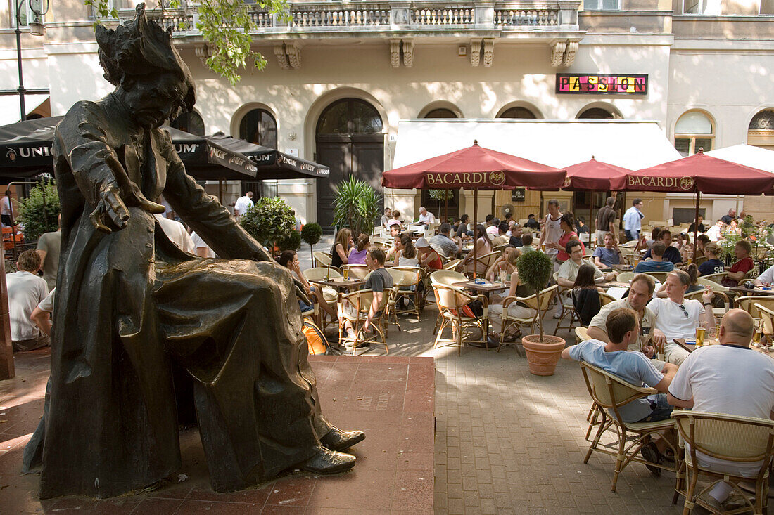 Franz Liszt statue and open-air cafes, Franz Liszt statue and open-air cafes at Liszt Square, Pest, Budapest, Hungary