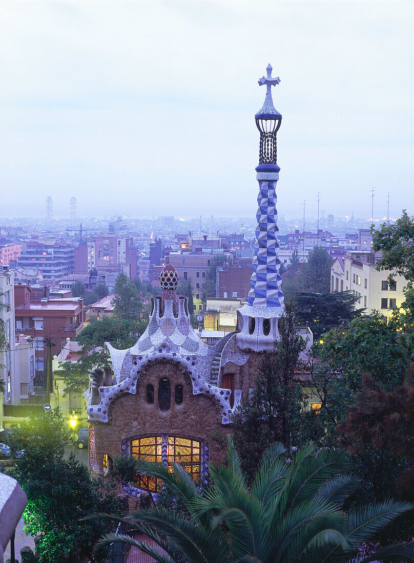 Torre de generacio helicoidal, Park Güell, Antoni Gaudi, Barcelona, Spanien