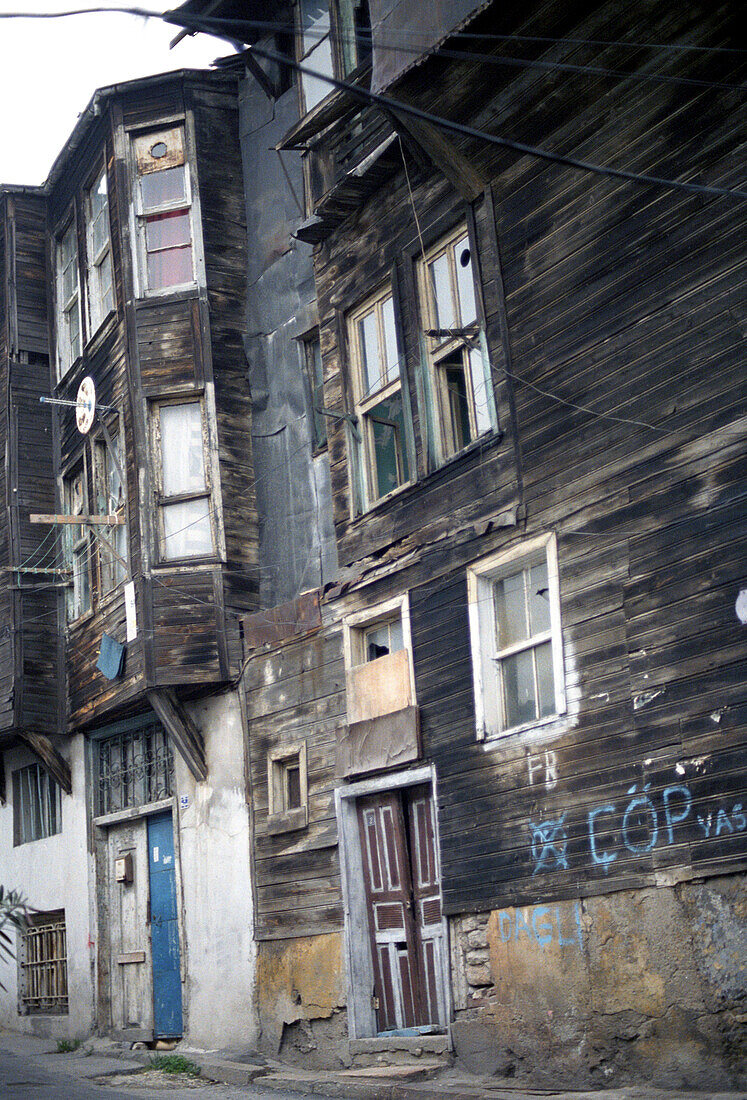 Run-down house, oldtown, Istanbul, Turkey