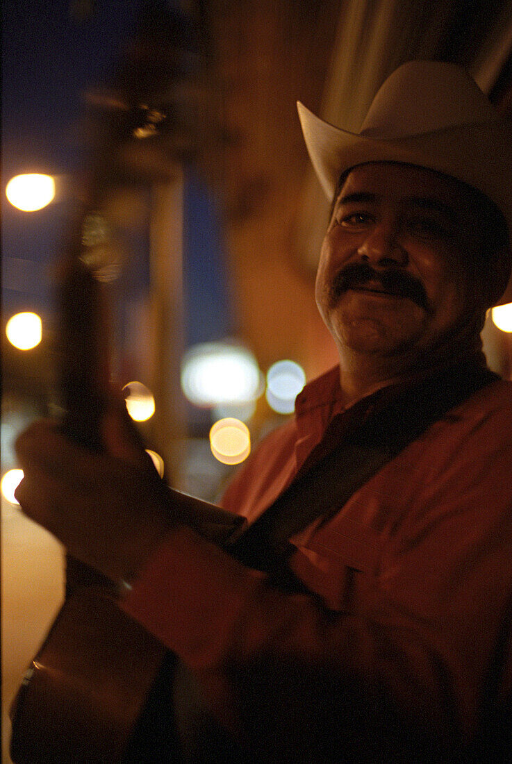 Gitarrenspieler, creel, chihuahua, mexiko