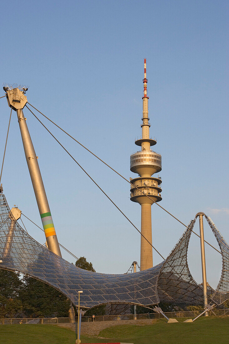 Olympiastadion und Fernsehturm, München, Oberbayern, Bayern, Deutschland