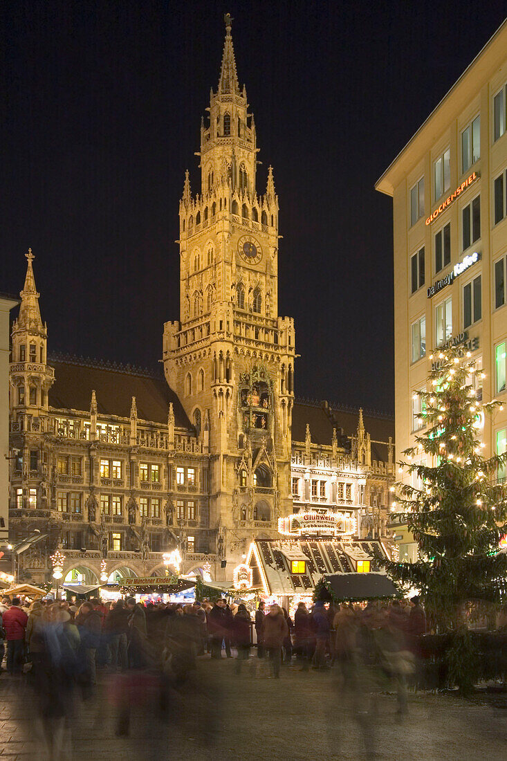 Christmas market on Marienplatz with city hall, Munich, Bavaria, Germany