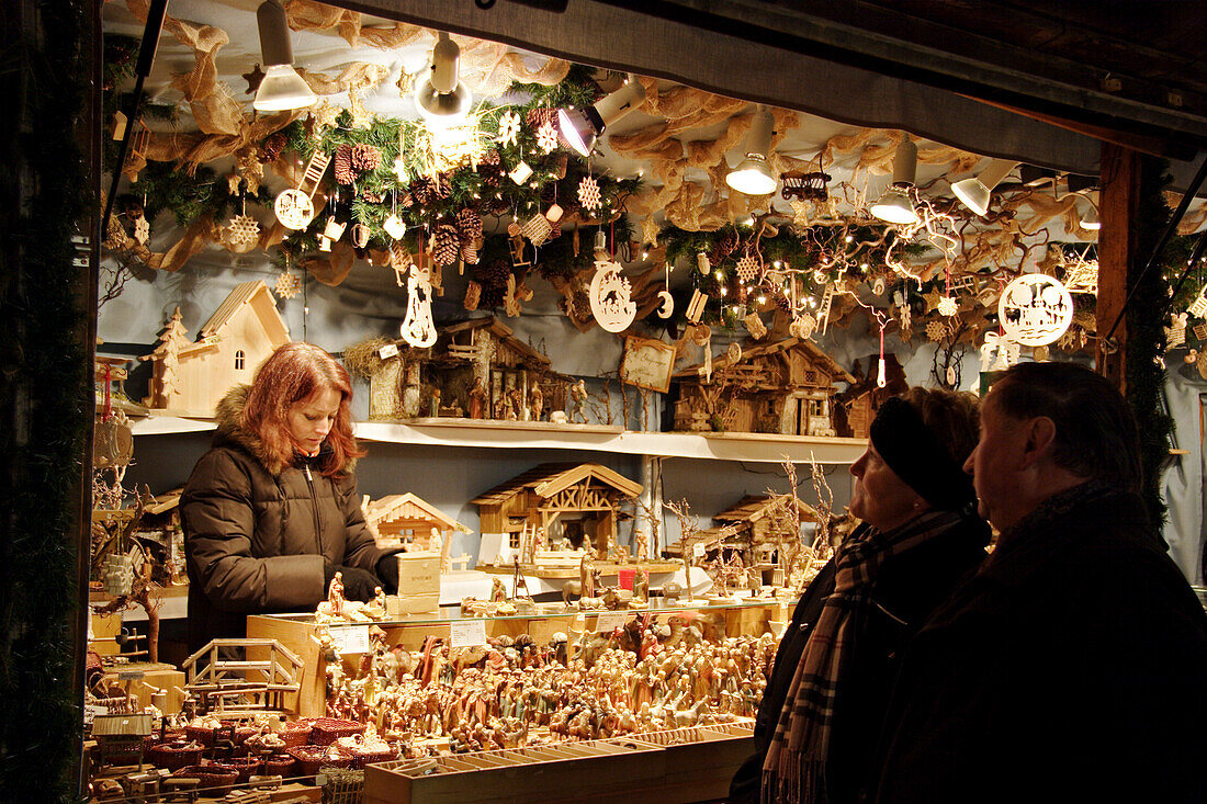 Christmas market on Marienplatz, Munich, Bavaria, Germany