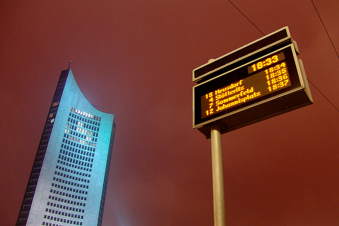 Leipzig, sachsen, deutschland, straßenbahn infos vor dem city hochhaus
