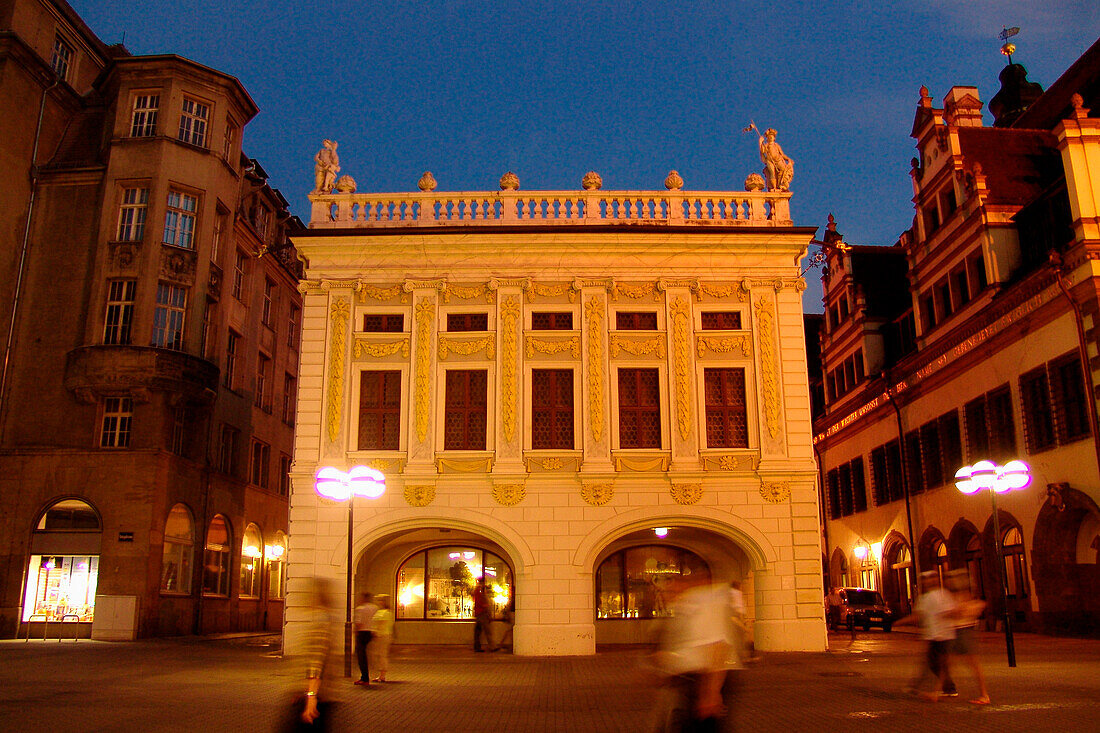 Leipzig, sachsen, deutschland, die alte handelsbörse bei nacht