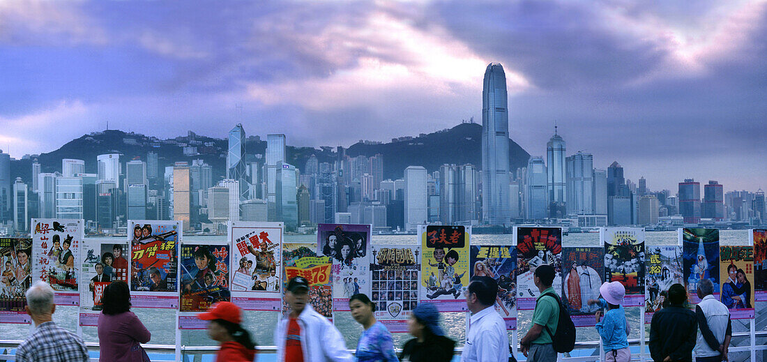Avenue of the Stars, Hongkong skyline at sunset, Hongkong, China Asia