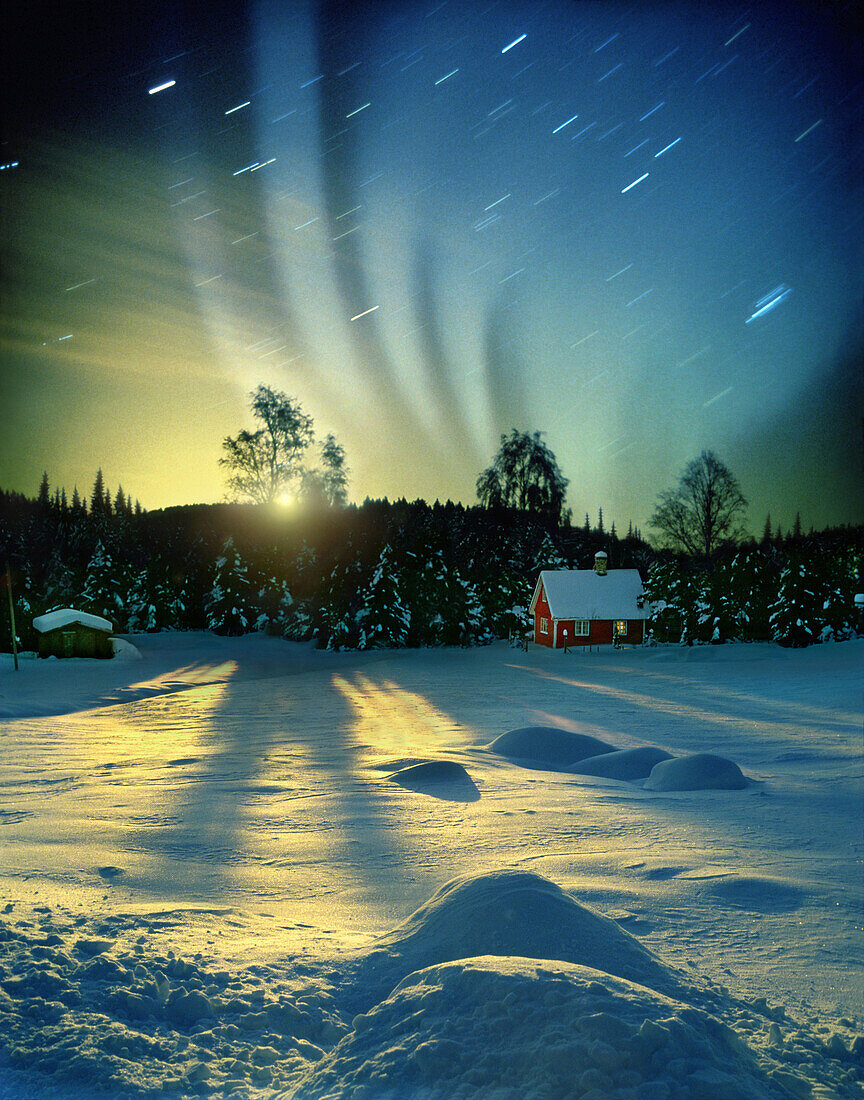 Polarlicht bei Mondaufgang, Lillehammer, Norwegen