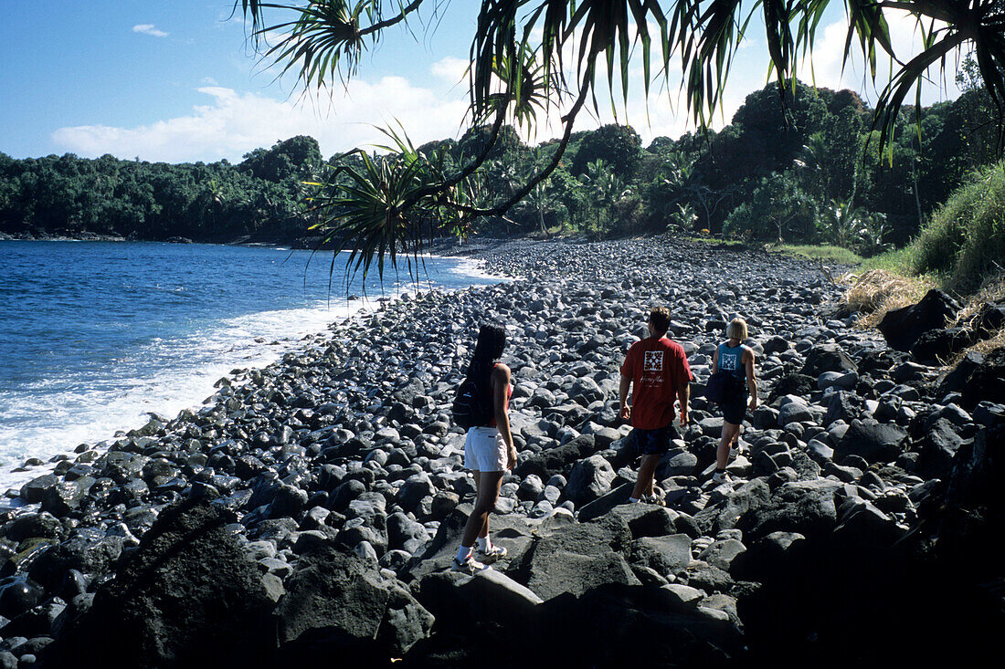 Hiking along Maui Coastline, Wainapanapa Coastline, Maui, Hawaii, USA