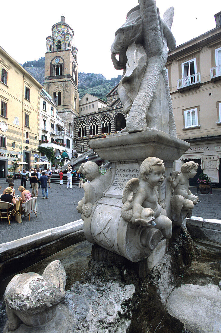Brunnen & Kathedrale, Amalfi, Kampanien, Italien