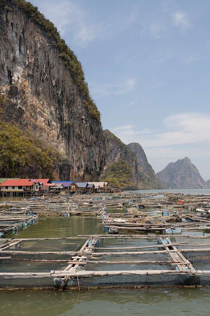 Fischernetze und Häuser auf Stelzen, Muslimisches Dorf Ko Paynee, Phang-Nga Bay, Thailand