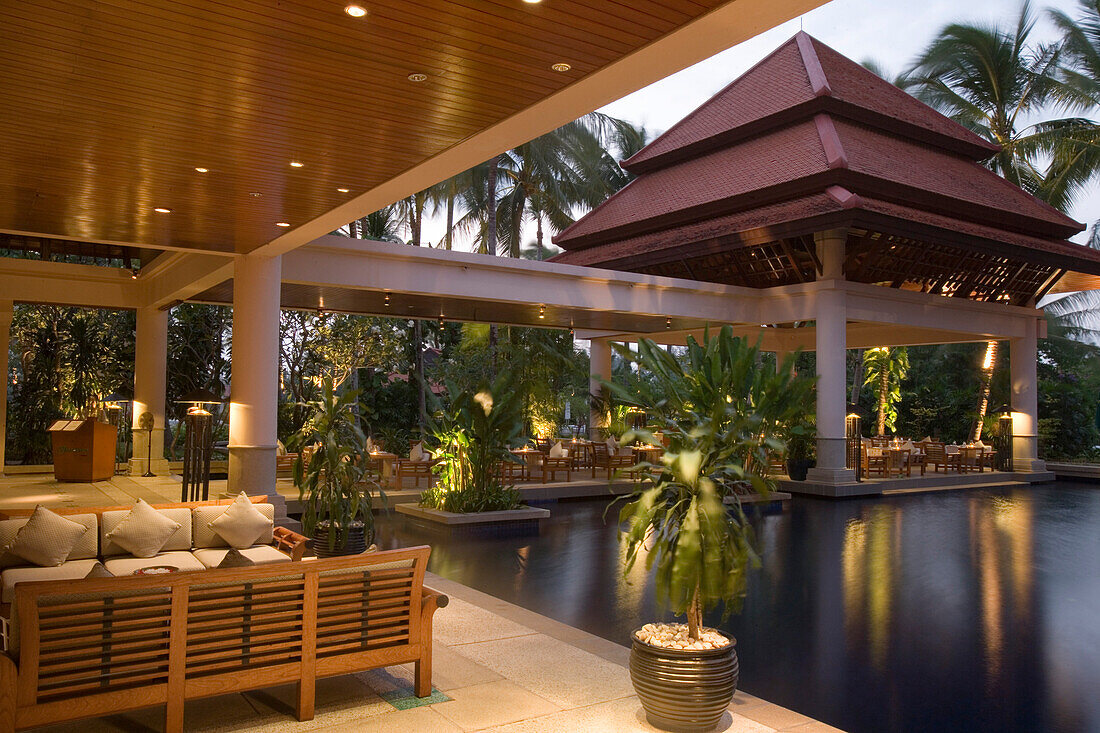 Restaurant mit Atrium, Banyan Tree Resort, Phuket, Thailand