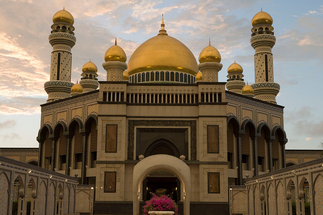 Jame'Asr Hassan Bolkia Mosque, Bandar Seri Begawan, Brunei Darussalam, Asia