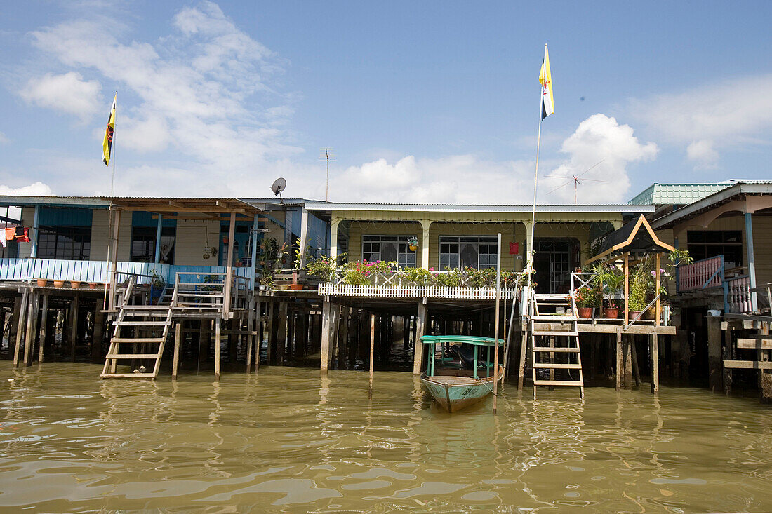 Houses at Floating Village, Kampong Ayer Water Village, Bandar Seri Begawan, Brunei Darussalam, Asia