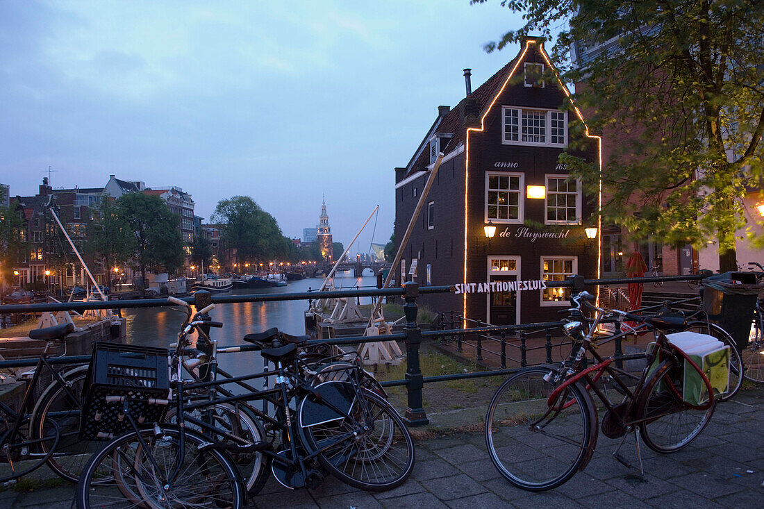 Bicycles, de Sluyswacht, Oude Schans, Bicycles in front of de Sluyswacht, a brown cafe, in the evening, Oude Schans, Amsterdam, Holland, Netherlands