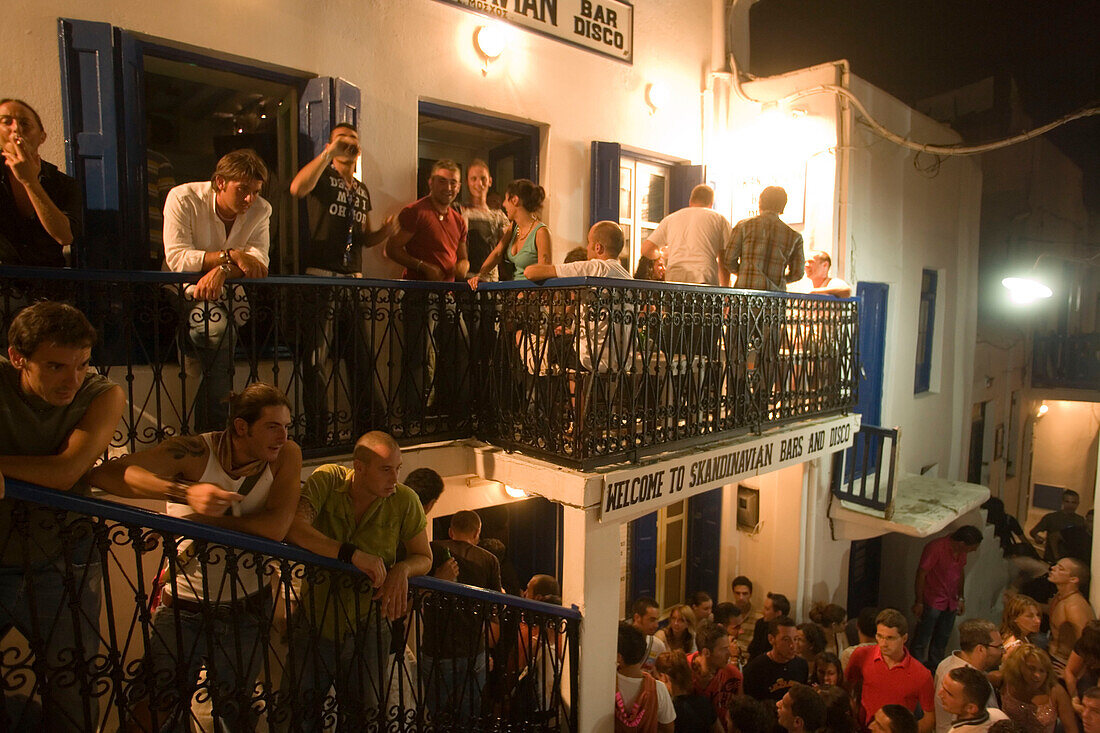 People going clubbing in the Scandinavian Bar and Disco, Mykonos-Town, Mykonos, Greece