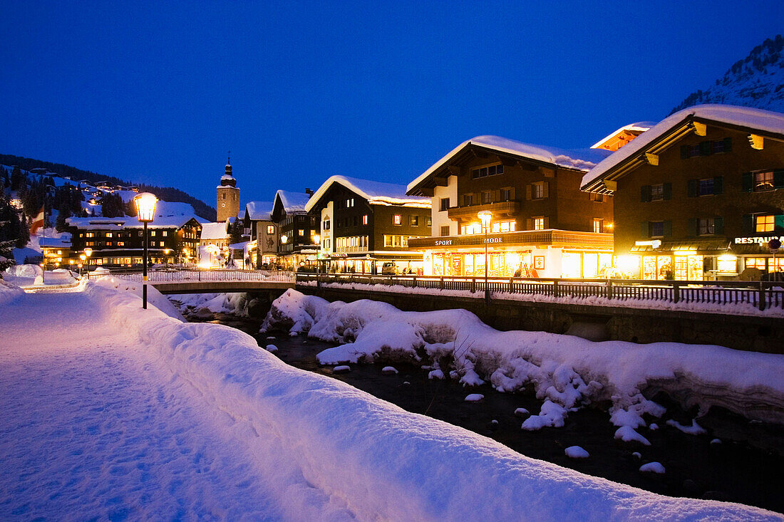 Abendstimmung in Lech am Arlberg. Lech, Arlberg, Österreich, Alpen, Europa.