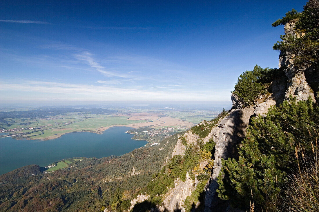 Blick von Jochberg über Kochelsee und Oberbayern, Bayern, Deutschland