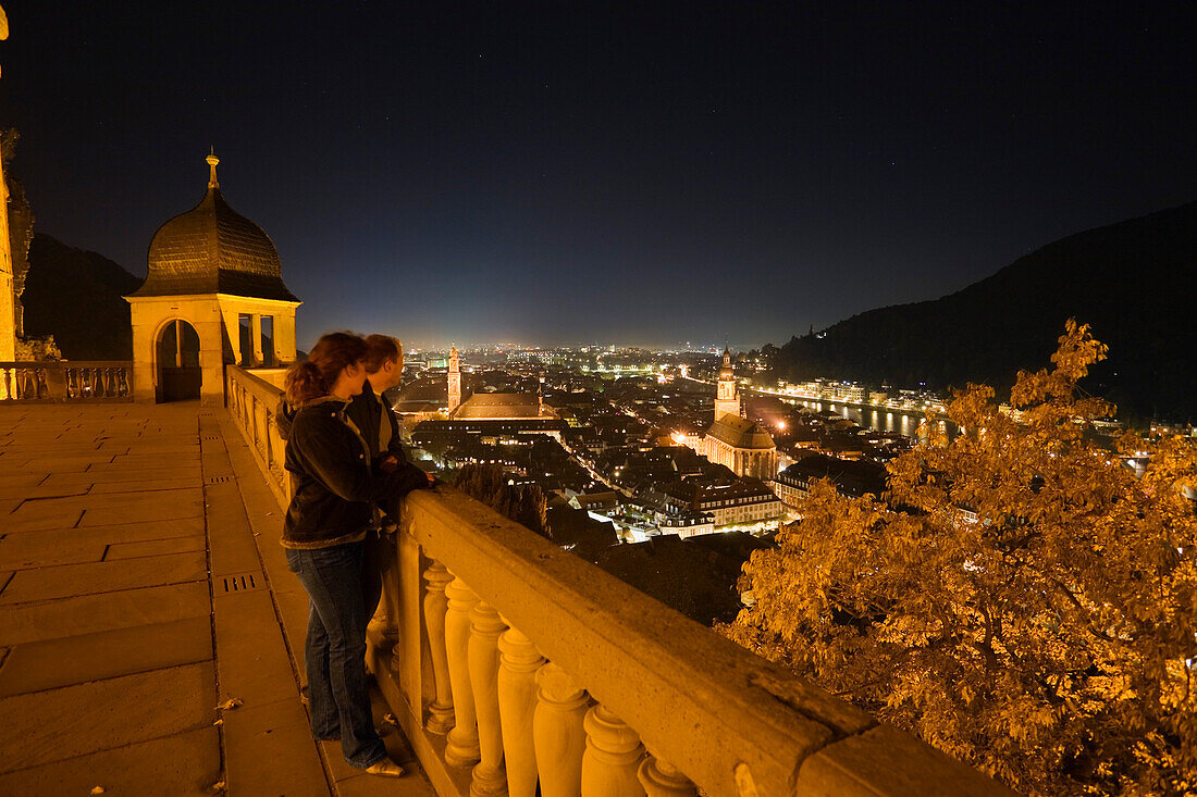 Blick vom Heidelberger Schloss auf Heidelberg bei Nacht, Heidelberg, Baden-Württemberg, Deutschland