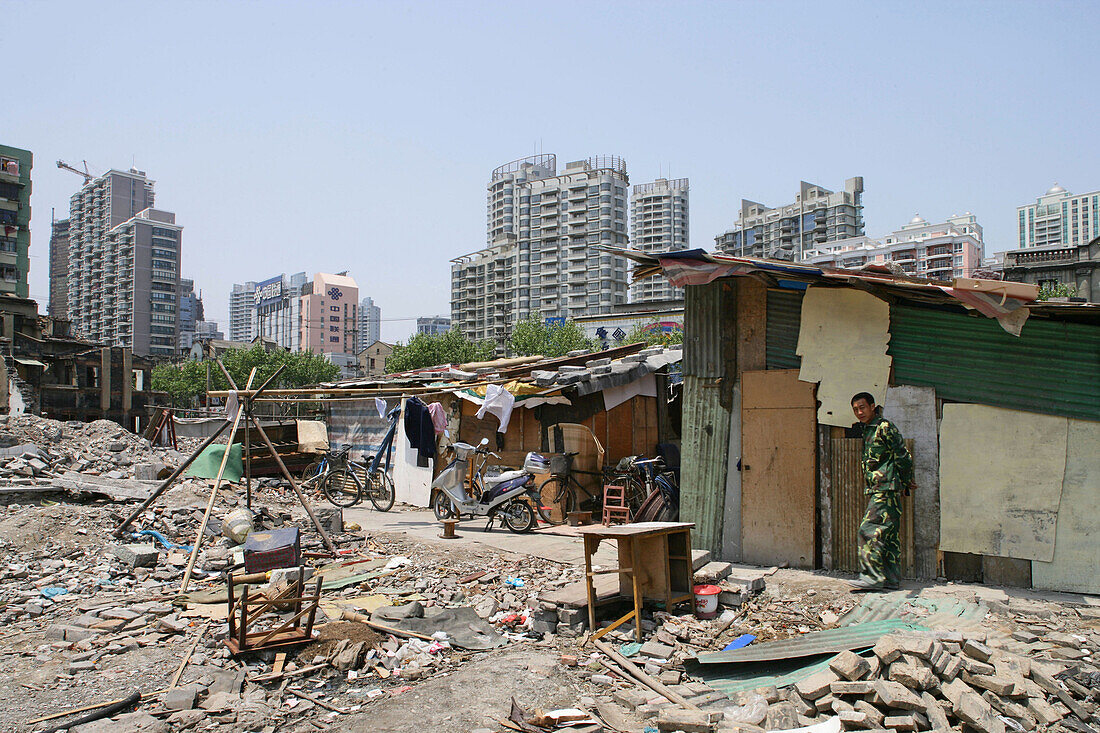 migrant workers living in demolition quarter, Hongkou, Shanghai