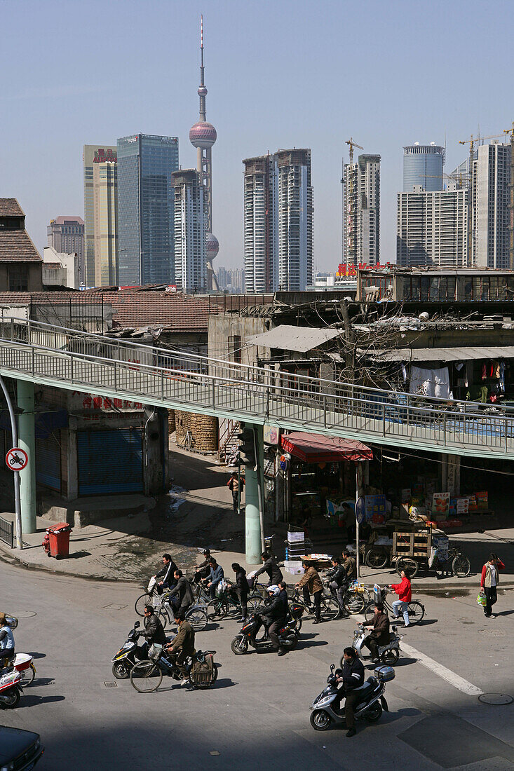 Harbour,Fuxing Donglu, an der Fuxing Road, Huangpu-River, Pudong, pedestrian bridge, ramp