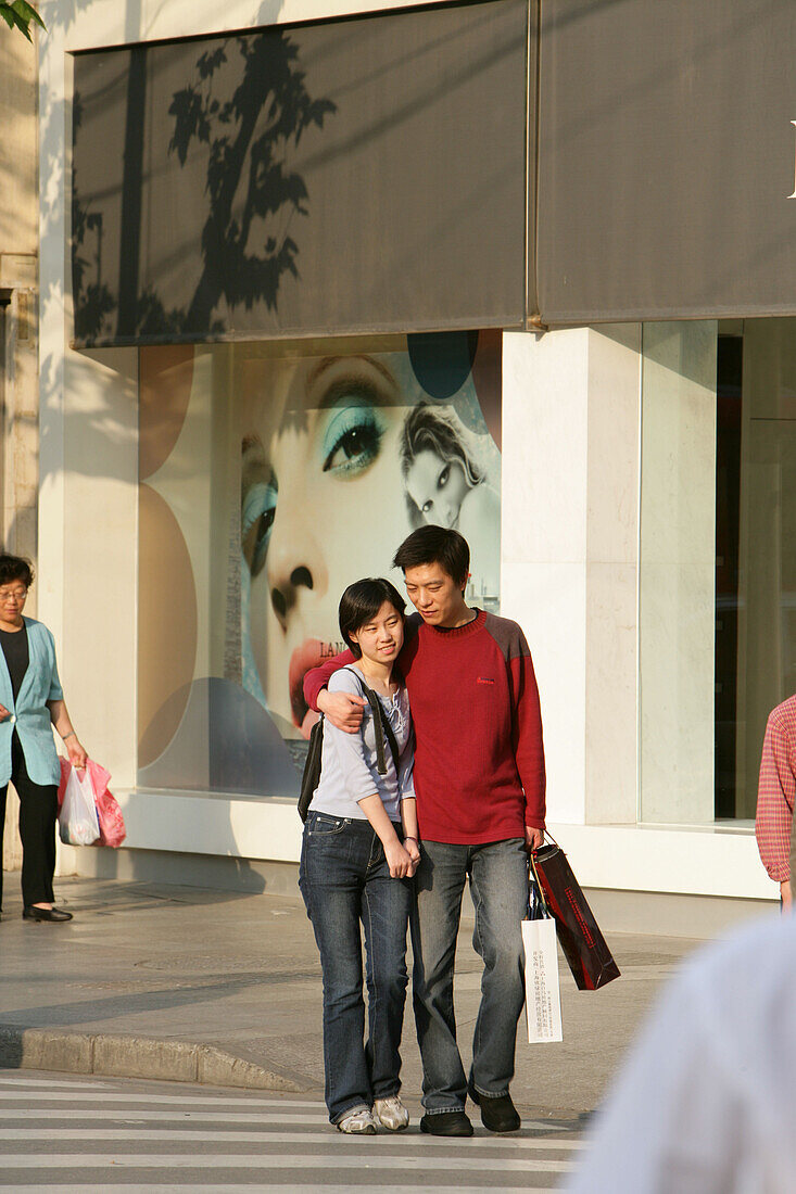 Shopping, Huaihai Xilu,intersection Huaihai Xilu, shopping, people, pedestrians, consumer, consum, Konsum, Einkauf