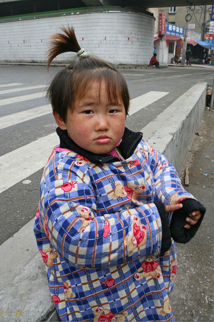 kid, child,young girl near Souzho Creek, street children, homeless, winter coat