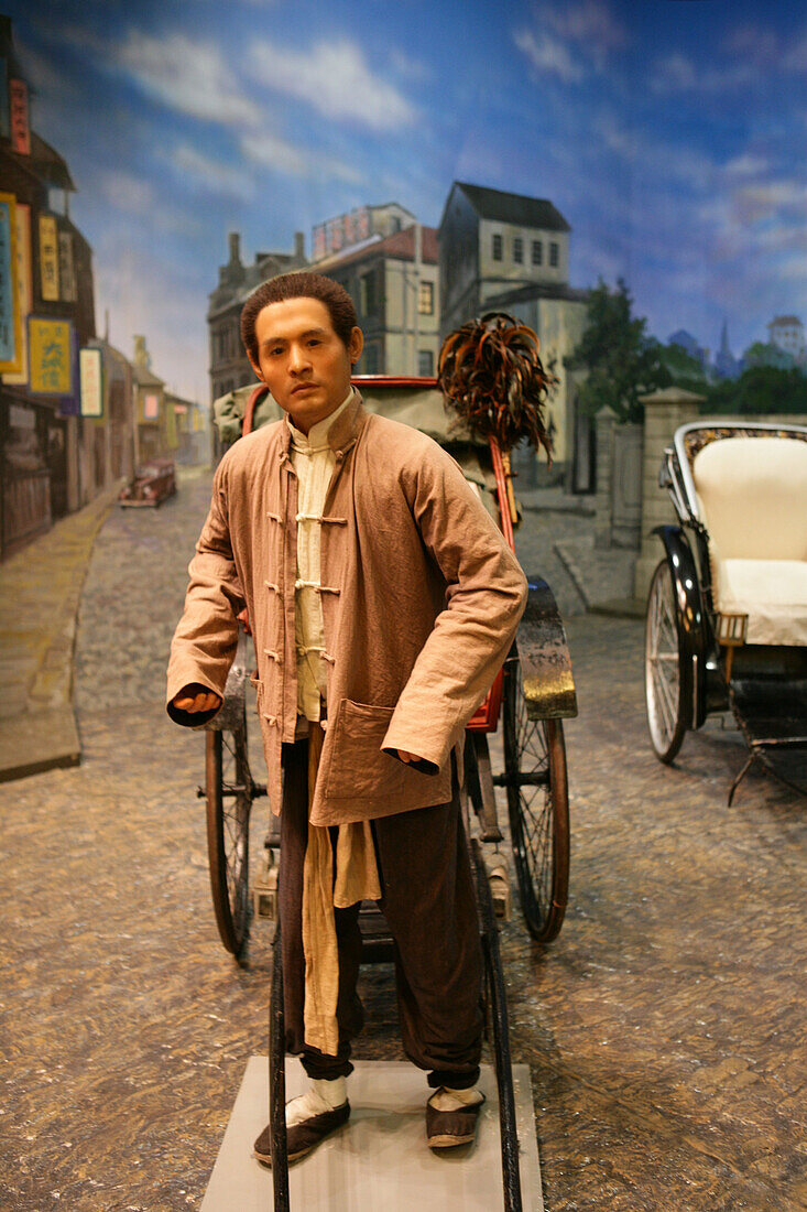 Municipal History Museum,Center of Pudong, Lujiazui, rickshaw driver, Modellfigur im Museum, Historisches Shanghai, historic, History