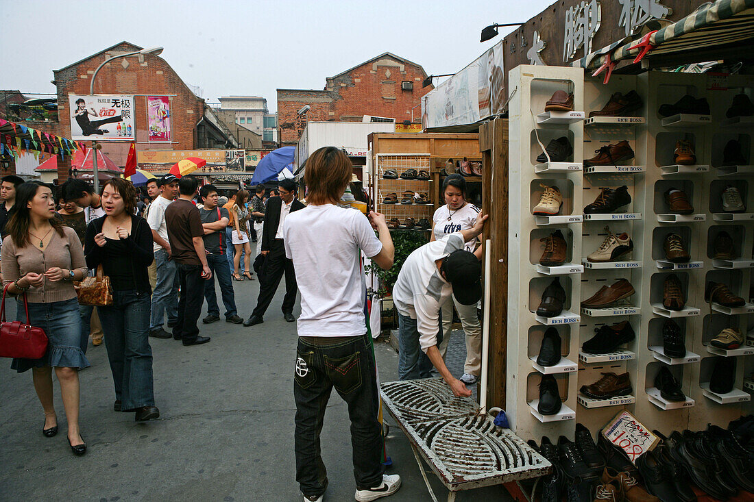 clothes market Huaihai,open door clothing market, Kleidermarkt, Schnäppchen, bargain