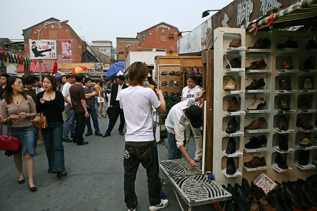 clothes market Huaihai,open door clothing market, bargain