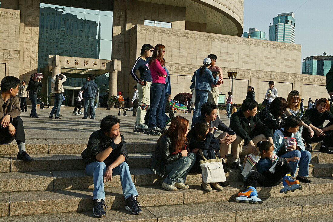 exterior, Renmin Dadao, 1994, Chinas, exhibition, Ancient Chinese Bronzes Gallery, Ancient Chinese Sculpture, Ceramics, painting, calligraphy, jade gallery, coin, ming furniture, square, meeting point young people, youth, young, teenager