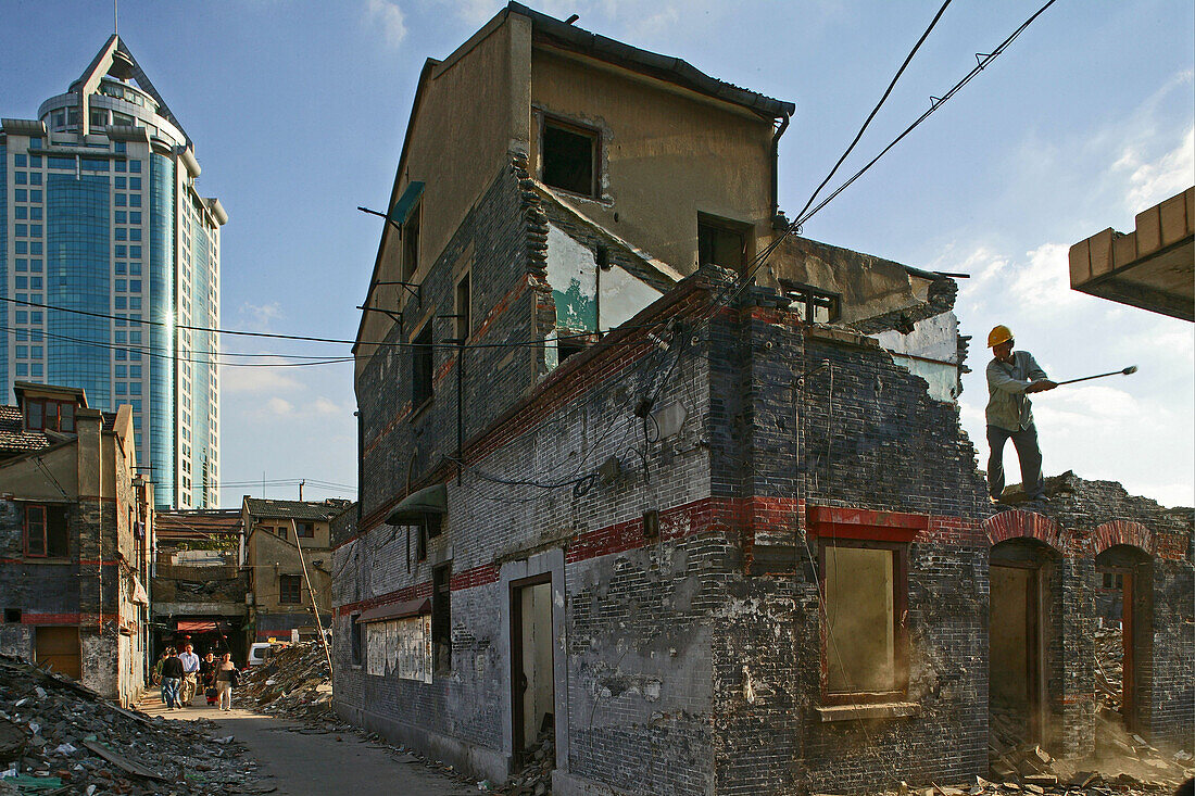 demolitian Hongkou, demolition worker, redevelopment area