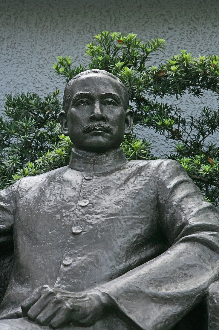 Sun Yat Sen, residence ,Skulptur des Revolutionärs, ehemaliges Wohnhaus, former residence, museum, exhibition, Ausstellung