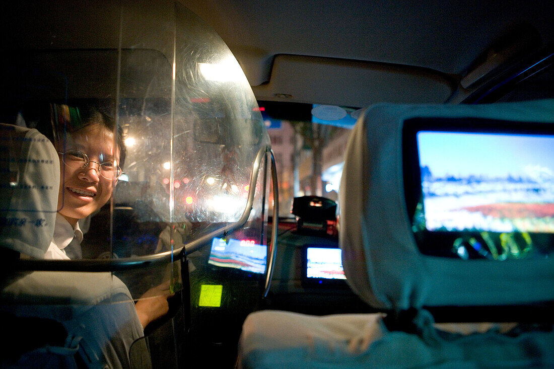 Taxi Shanghai, female taxi driver, protection shield, TV Screen, happy, laughing, happy, happiness