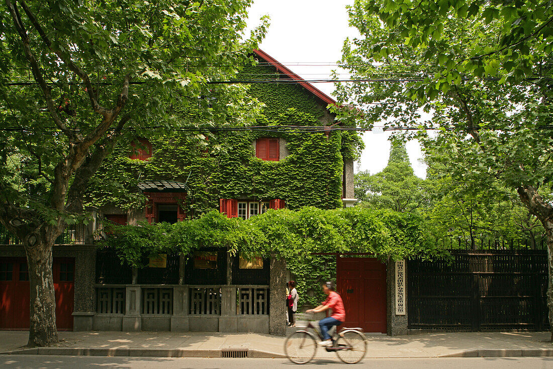 Zhou Enlai, residence , former residence, Chou En Lai museum, exhibition, green creeper, Bike, bicycle, street, road, French Quarter, French Consession