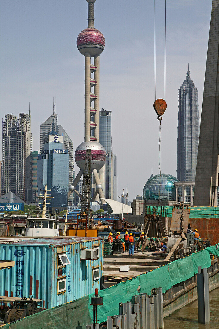 Shanghai Harbour,View from Waibaidu Bridge, Brücke über Souzhou Creek, Huangpu-River, Hafen, Huangpu-Fluß, Pudong, construction site, Baustelle
