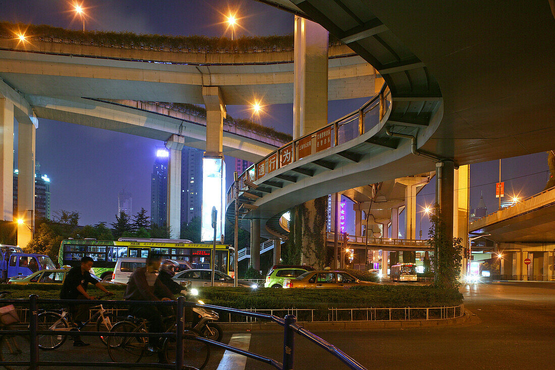 Gaojia motorway,Gaojia, elevated highway system, Hochstraße, Brücke, bridge, Autobahnring, Autobahnkreuz im Zentrum von Shanghai, Hochstrasse auf Stelzen, Kreuzung von Chongqing Zhong Lu und Yan'an Dong Lu, Expressway, puzzle of concrete tracks