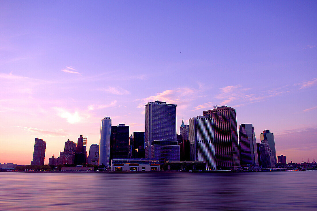 View over the Hudson to Manhatten, New York, USA