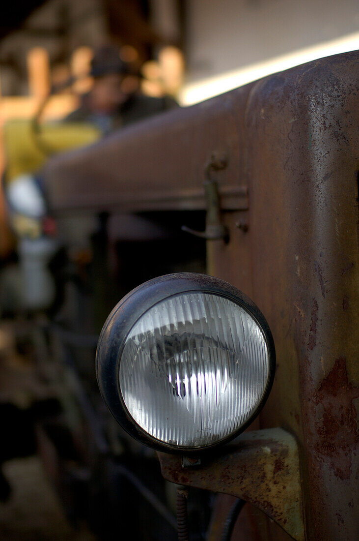 Tractor, Detail