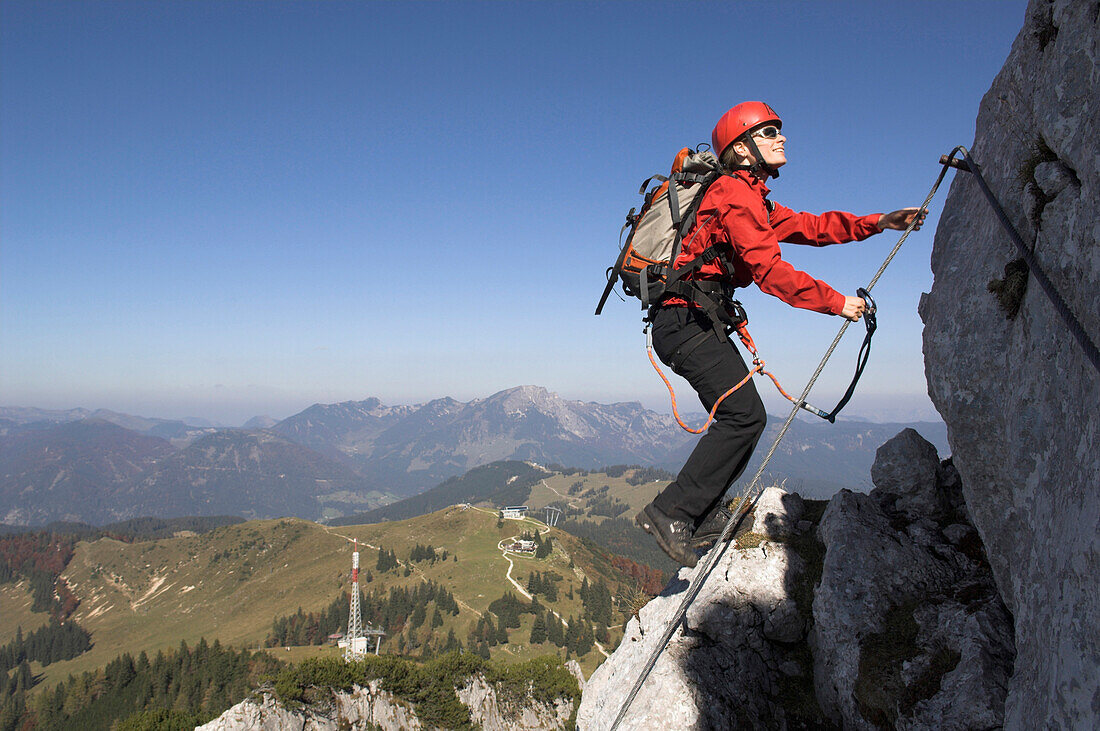 Bergsteigerin am Donnerkogel-Klettersteig