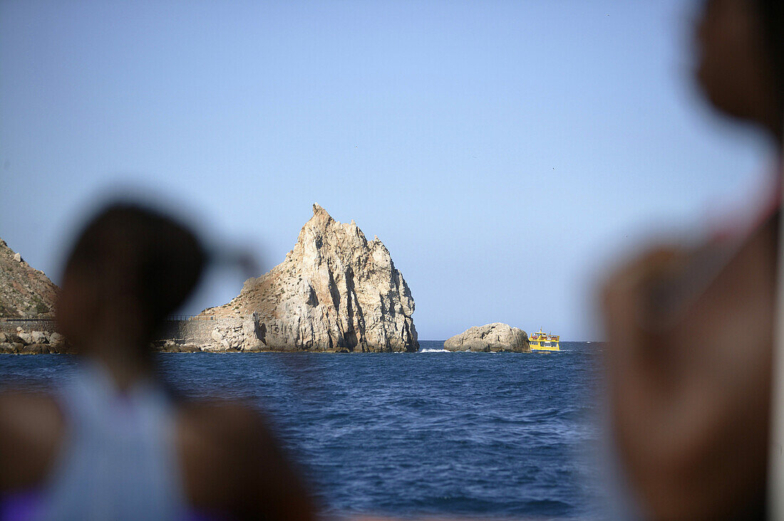 Costa Brava,Ausflugsgäste, Glasbodenboot Nautilus, Gewässer bei den Illes Medes, Costa Brava, Katalonien Spanien