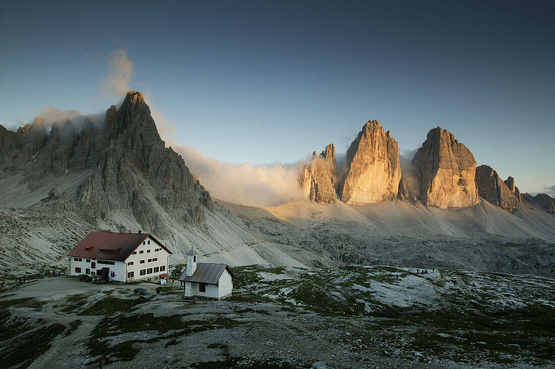 Alpine Hut, Tre Cimo di Lavaredo, Paternkofel, Dolomiti di Sesto Natural Park, Dolomiten, Veneto, Italy