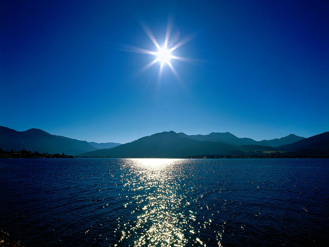 Sonne über dem Tegernsee, Bayern, Deutschland