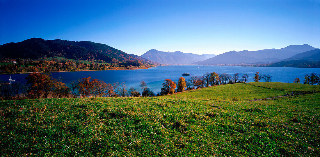 Seepromenade bei Schloss Kaltenberg, Bayern, Deutschland