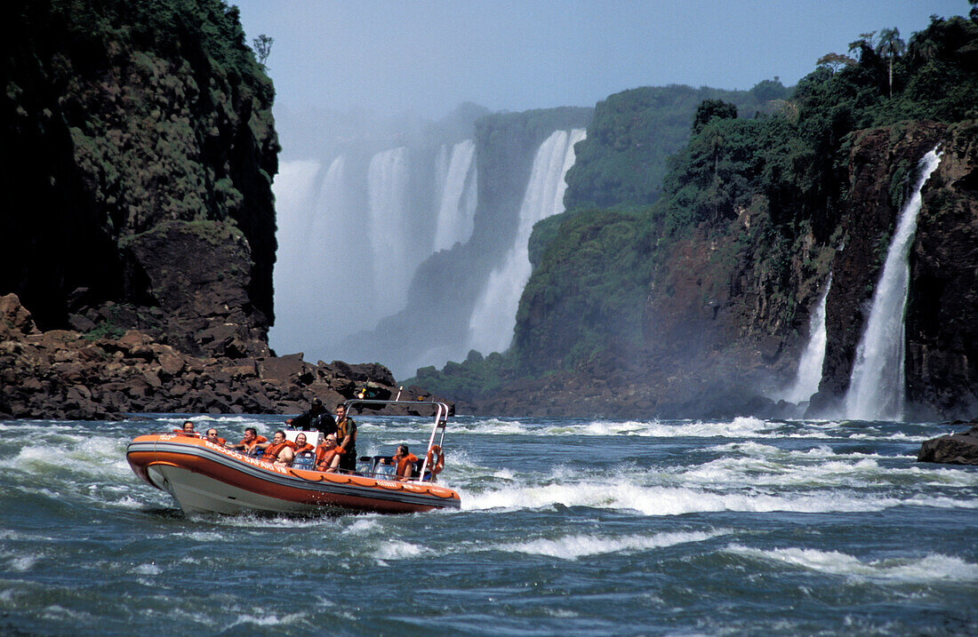 Ausflug mit dem Boot, Foz do Iguacu, Parana, Brasilien