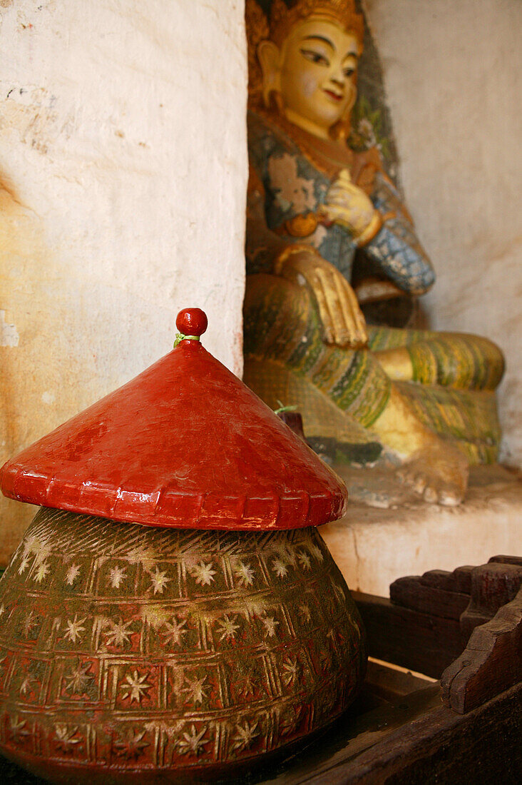 Water vessel, Wasserbehaelter, Water vessel, next to shrine