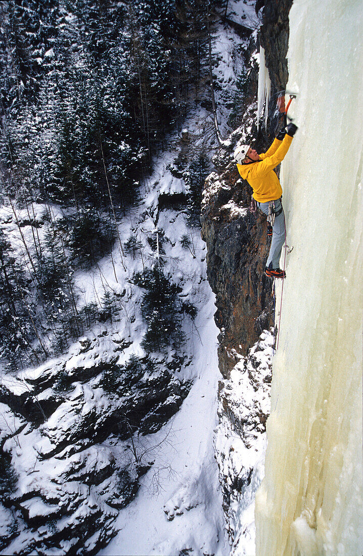 Albert Leichtfried climbing the Burgsteinfall, Ice climbing, albert leichtfried, Ötztal, Tirol, Austria