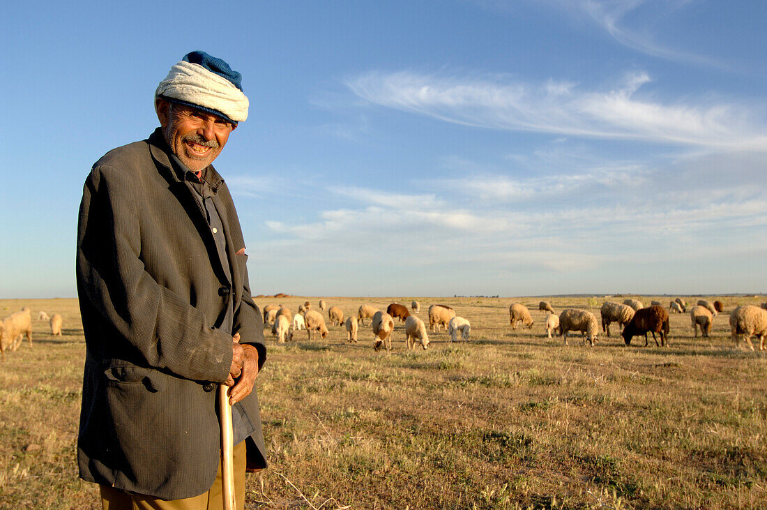Schäfer mit Herde, Nord-Marokko