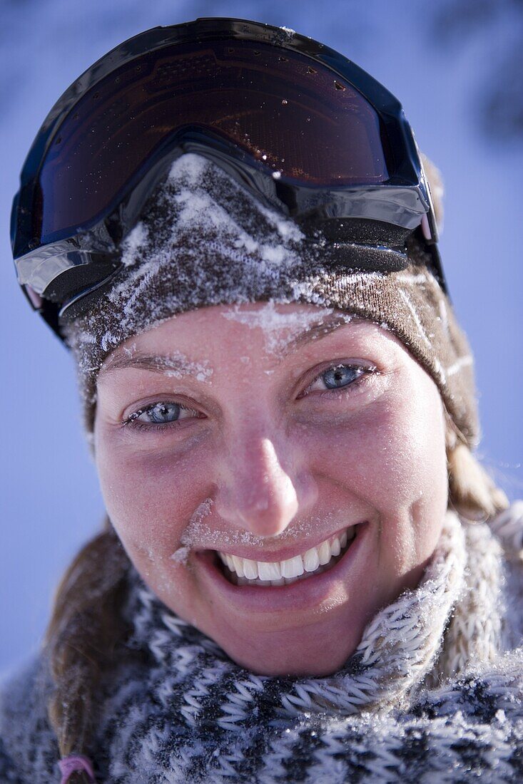 Young woman wearing ski googles, portrait, Kuehtai, Tyrol, Austria