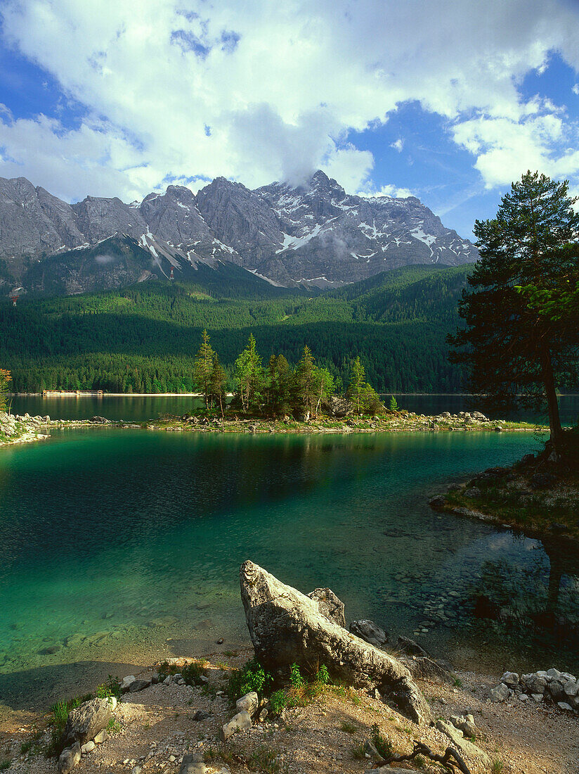 Eibsee mit Zugspitze, Lkr. Garmisch, Oberbayern, Deutschland